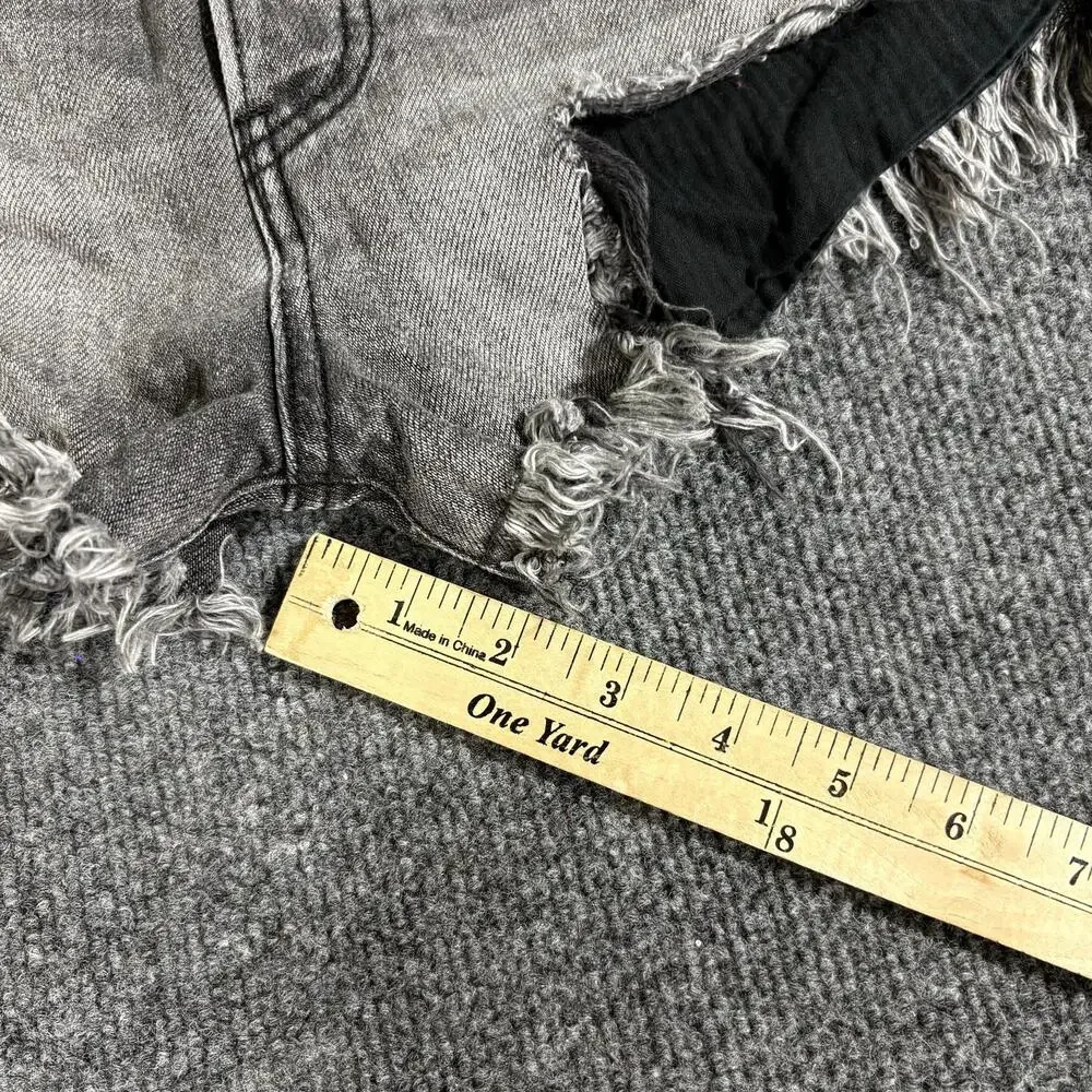 We The Free Shorts Womens 25 Gray Denim Cutoff Distressed Frayed Raw Hem Casual
